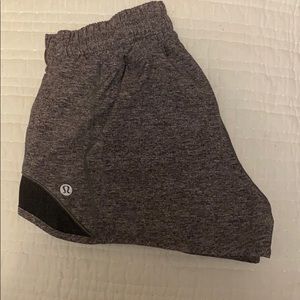 Size 4 , 2.5 Inseam Gray Hotty Hot Lulu. short